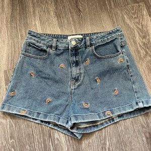 SIZE 28 MOM SHORT